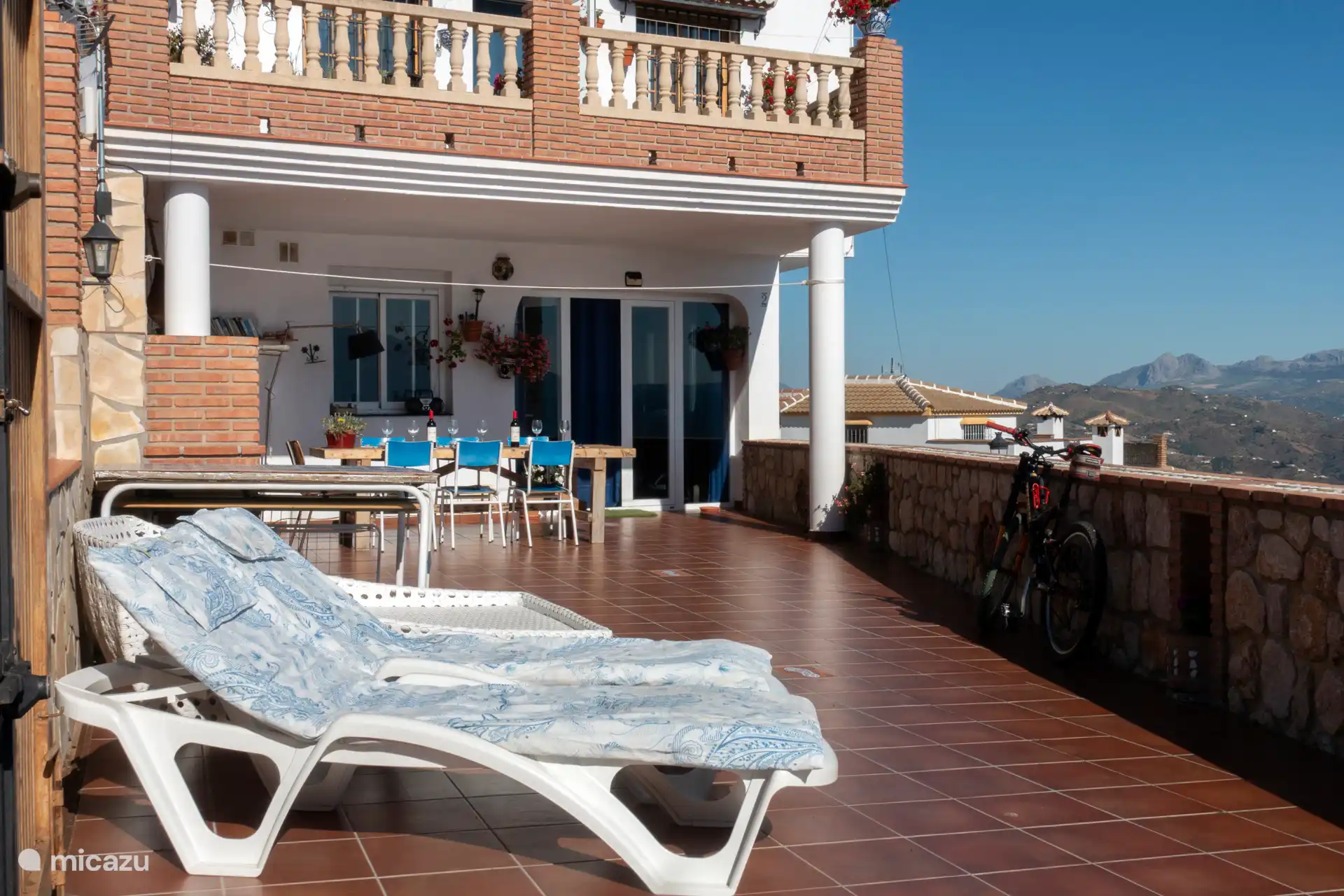 Ontspan op het enorme terras!