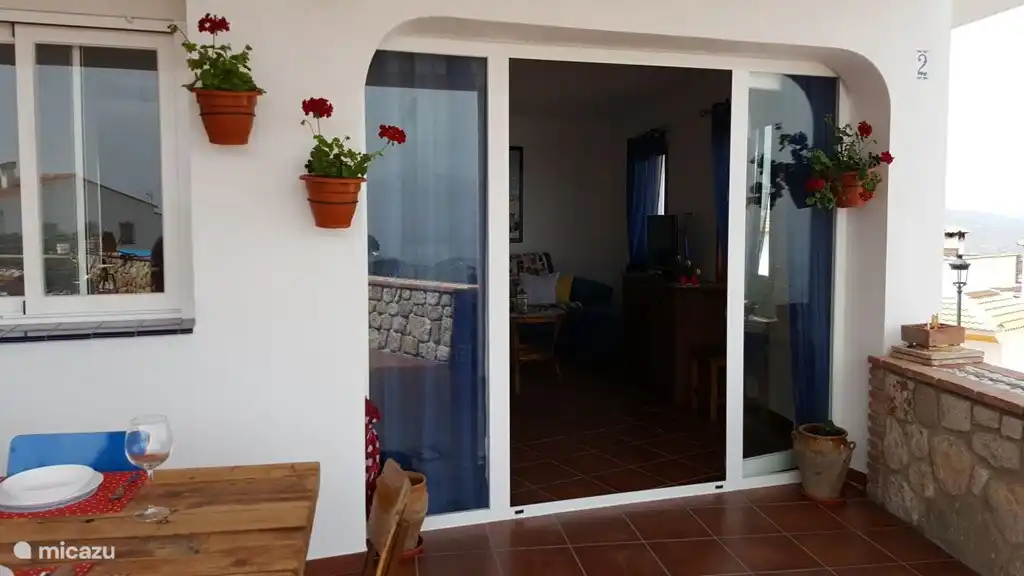 Eingang von der Terrasse zum Haus.