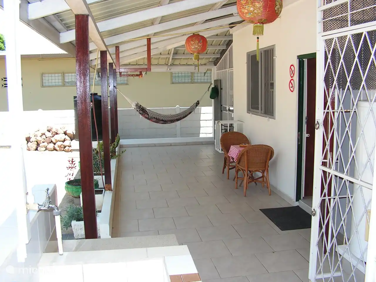 Balcón trasero al norte.