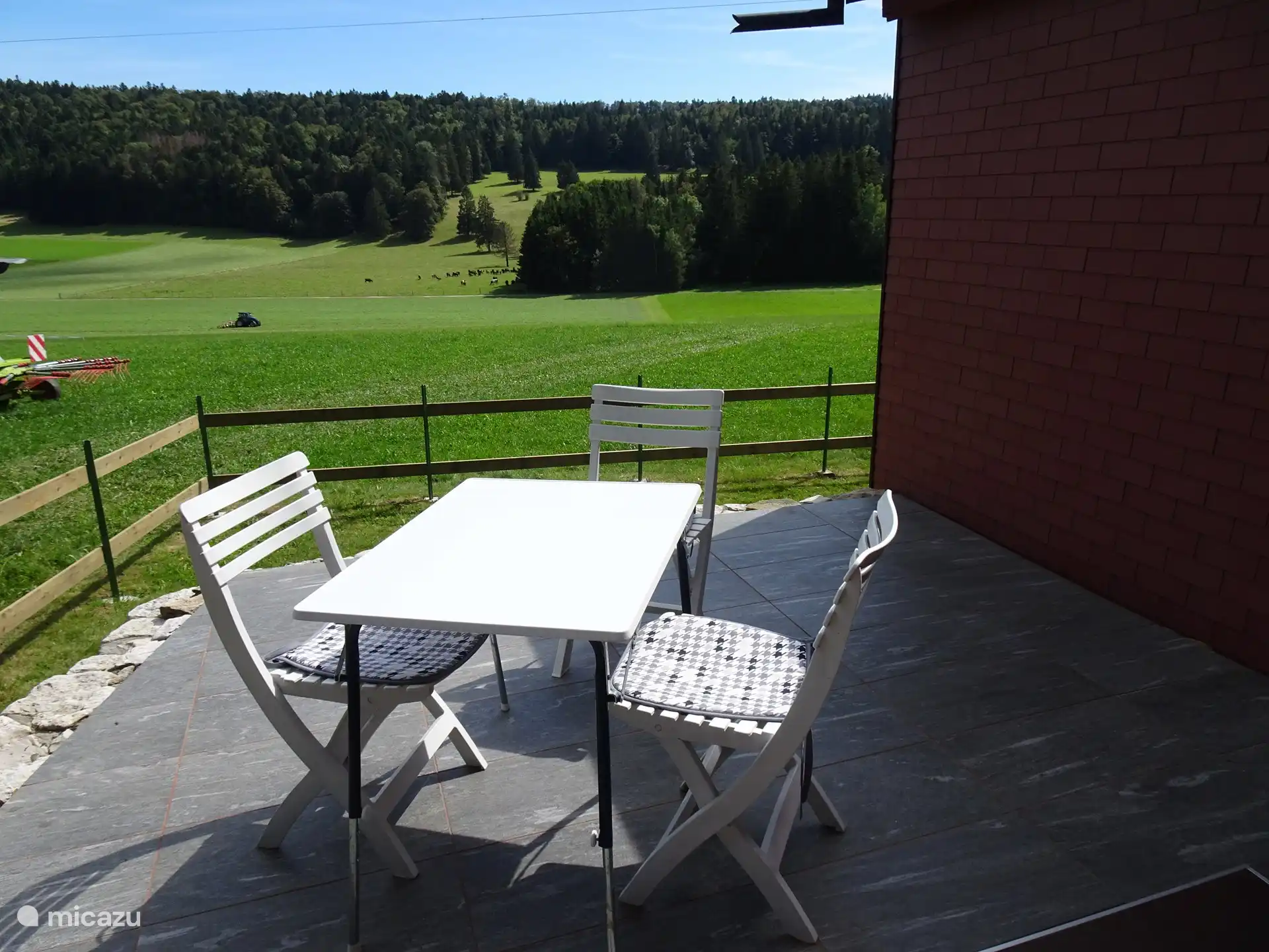 Terrace with beautiful views over the valley 