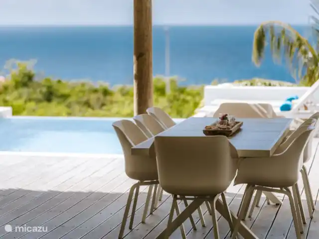 Kas Lamunchi | Curaçao, Banda Abou (ouest), Coral Estate, Rif St.Marie - villa Table à manger spacieuse avec 8 chaises