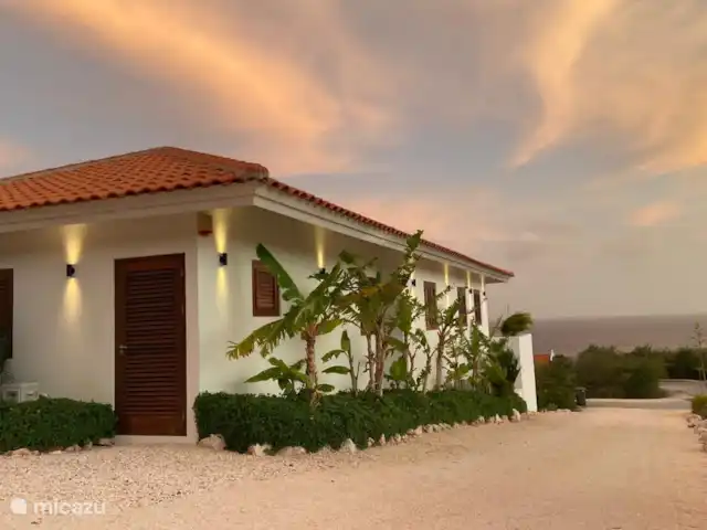 Kas Lamunchi | Curaçao, Banda Abou (ouest), Coral Estate, Rif St.Marie - villa Les soirées sont si belles. La villa est éclairée tout autour.