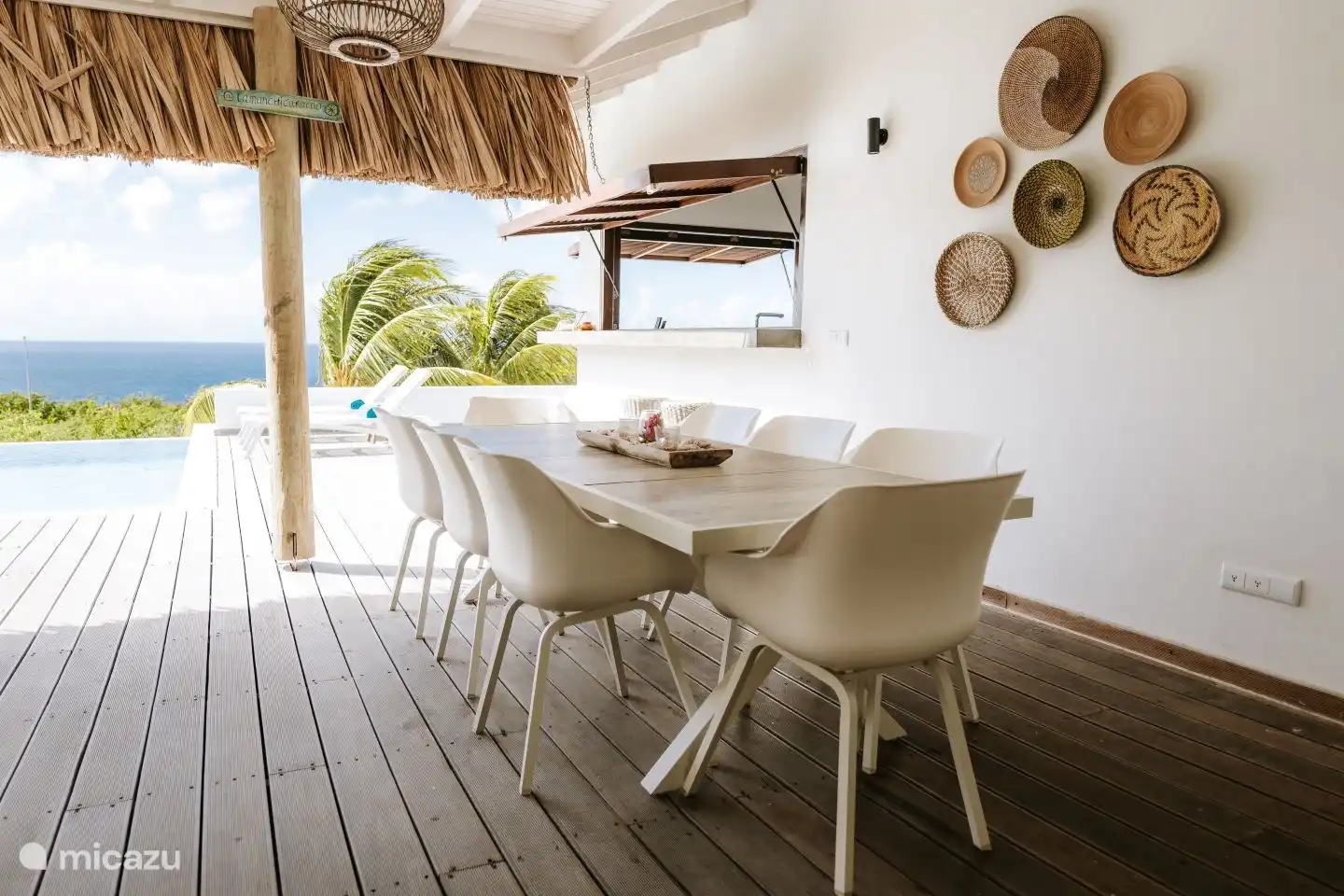 Esstisch für 8 Personen, an dem es auch Spaß macht, ein Spiel zu spielen