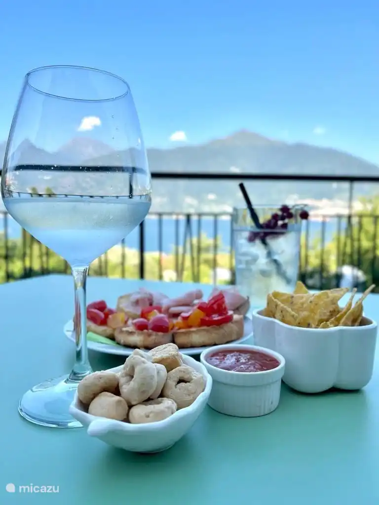 En Lario Frutta (Stefano) también se puede disfrutar de un almuerzo con vistas al lago de Como
