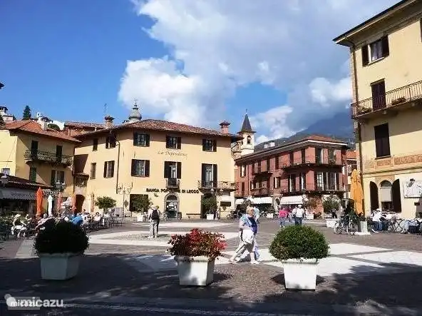 En Menaggio una plaza acogedora con bonitas terrazas.