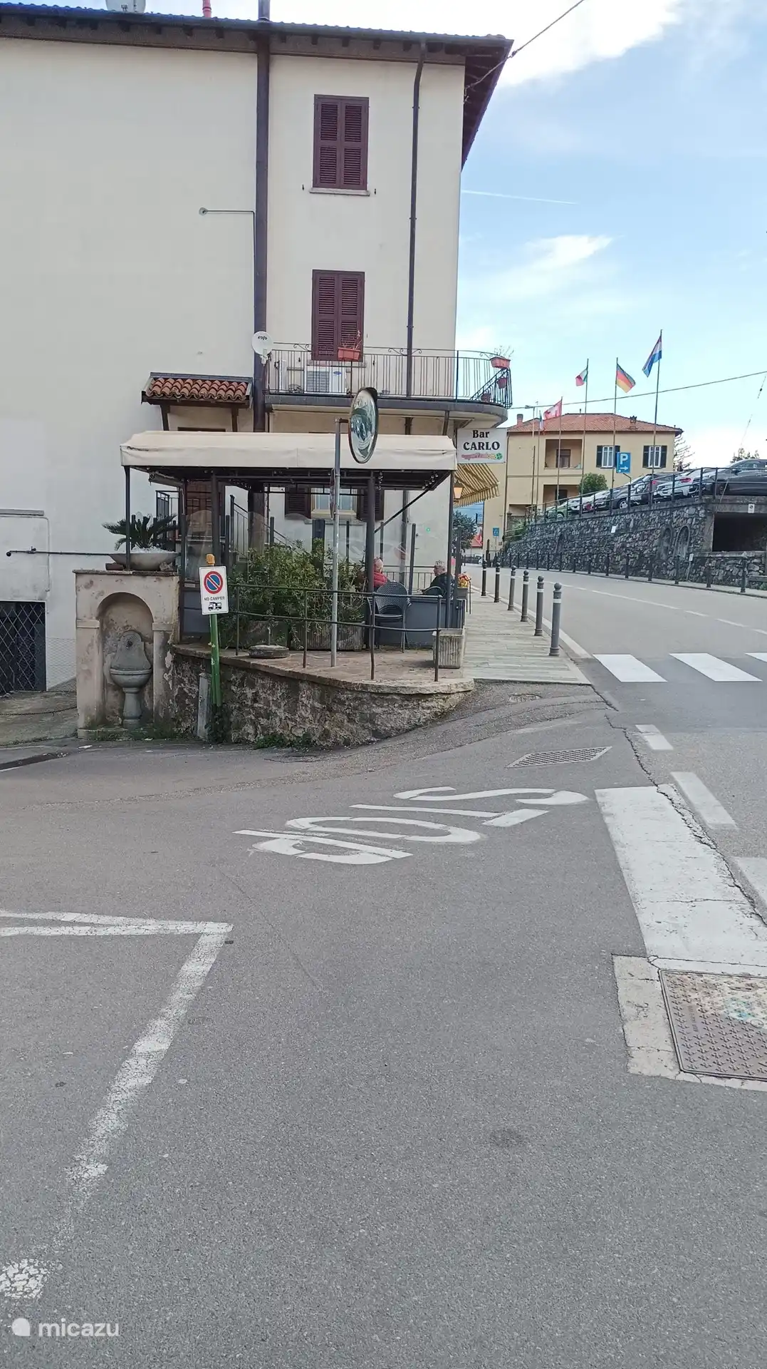 La terraza del Bar Carlo, para las bebidas y aperitivos más sabrosos. Pero también para helados.