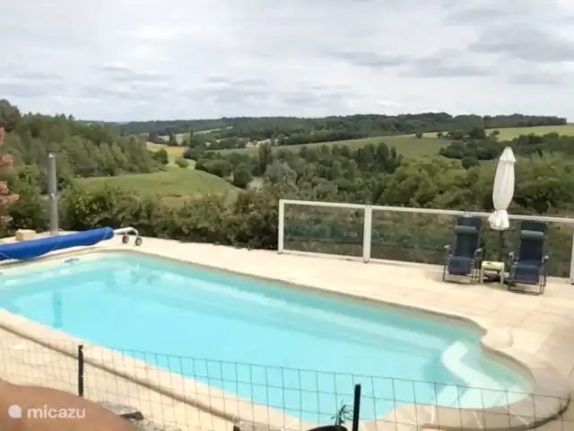 Glamping La Rose en Francia, Dordoña, Celles - camping de lujo / yurta / tienda safari