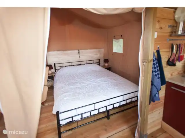 Glamping La Rose en Francia, Dordoña, Celles - camping de lujo / yurta / tienda safari Dormitorio principal