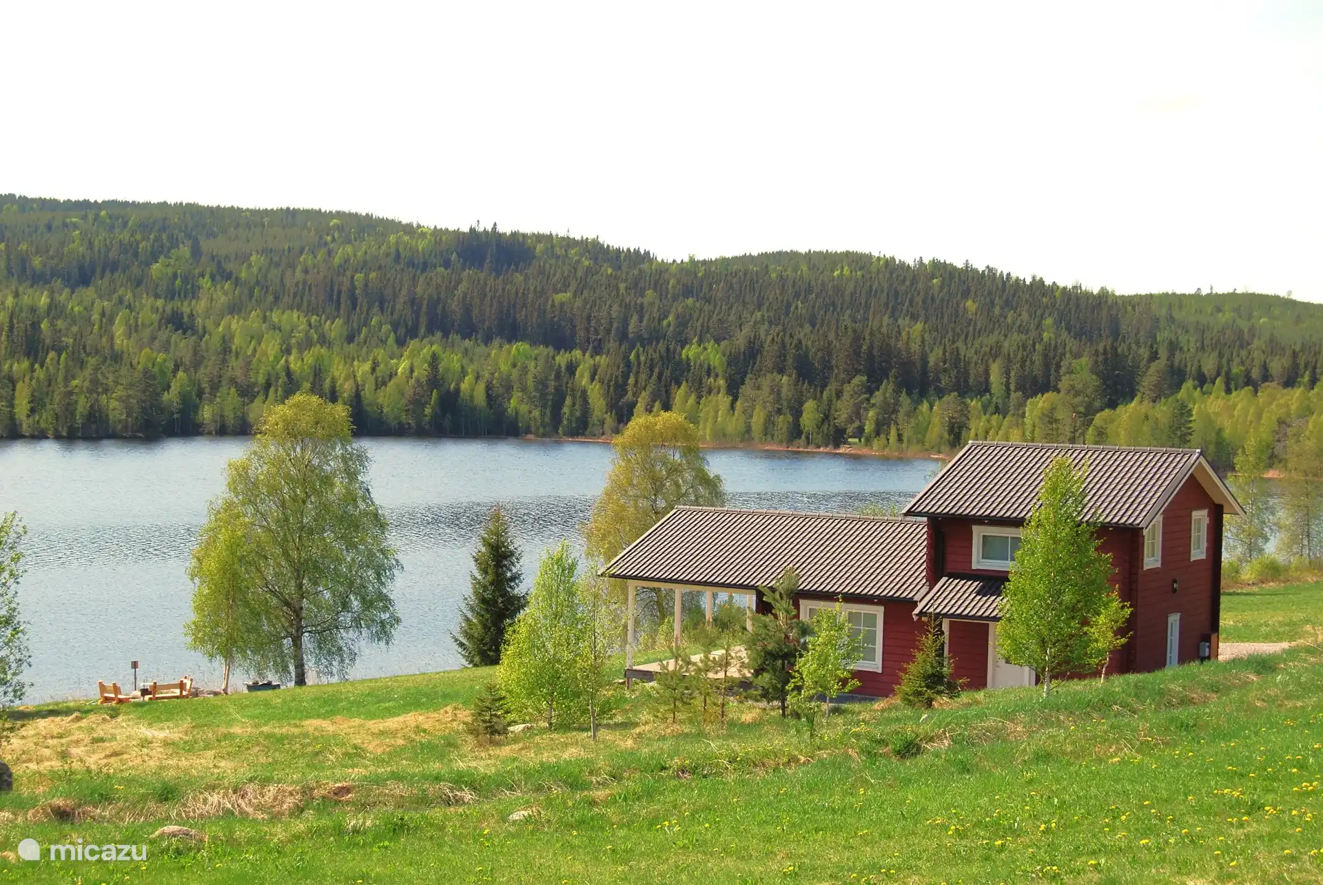 La casa de vacaciones cerca del lago