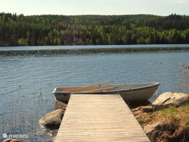 Cabane Luxueuse Avec Sauna et vue | Suède, Jämtland, Gällö - maison de vacances La jetée et le bateau à rames.