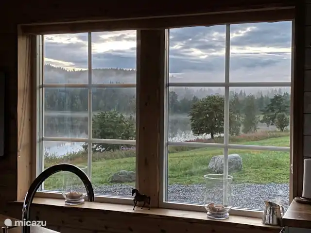 Cabane Luxueuse Avec Sauna et vue | Suède, Jämtland, Gällö - maison de vacances Vue du matin d'automne depuis la fenêtre de la cuisine