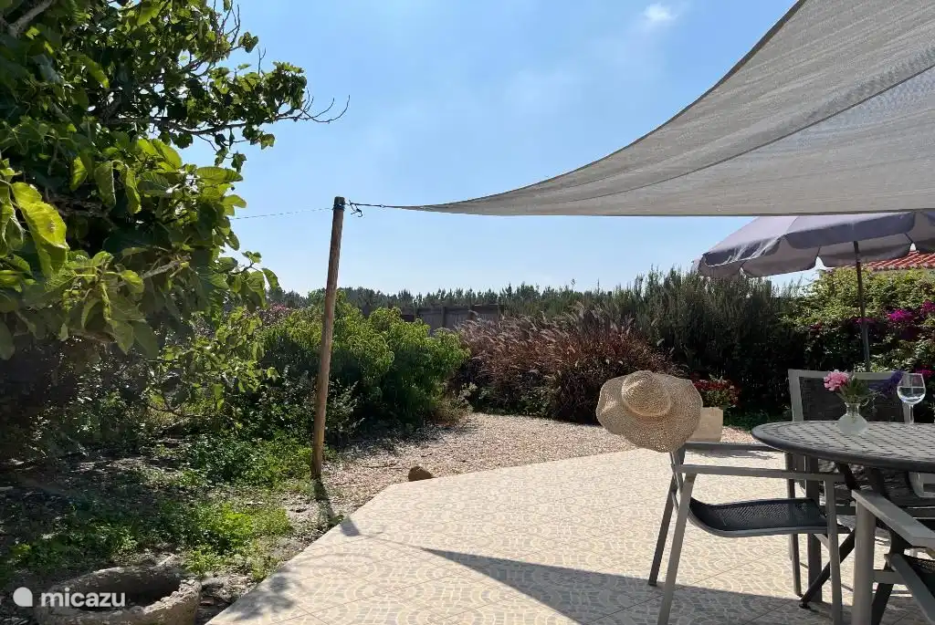 Terrasse mit Blick auf das Land.