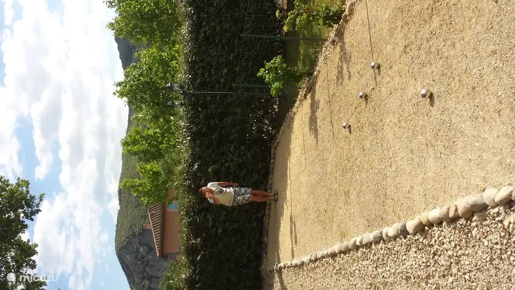 Terrain de pétanque privé à la villa