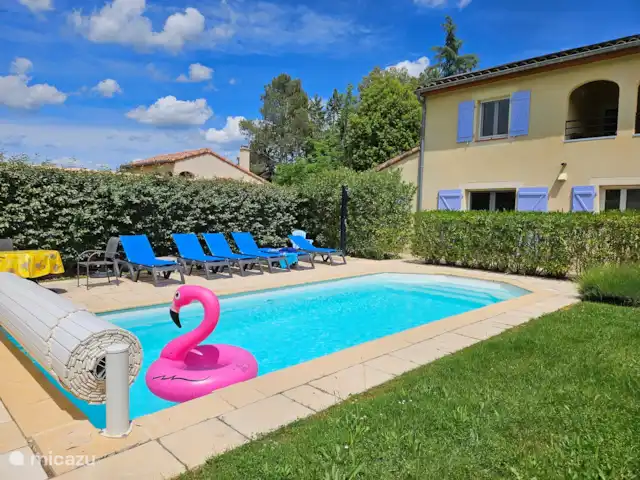 Villa Avalon | France, Ardèche, Vallon-Pont-d'Arc - villa Nouveaux transats à côté de la piscine