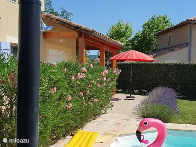 Villa Avalon | France, Ardèche, Vallon-Pont-d'Arc - villa Douche de jardin pour rincer le chlore après la baignade