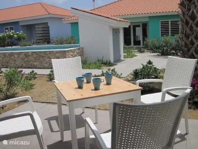 Terraza con vistas a la piscina