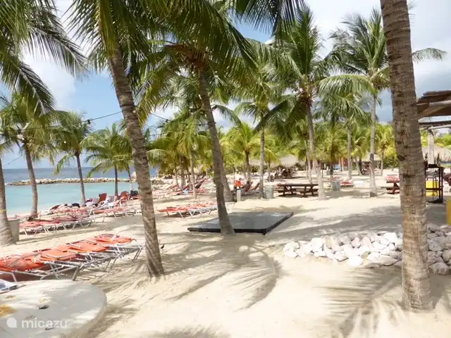 Playa y mar Bahía Azul