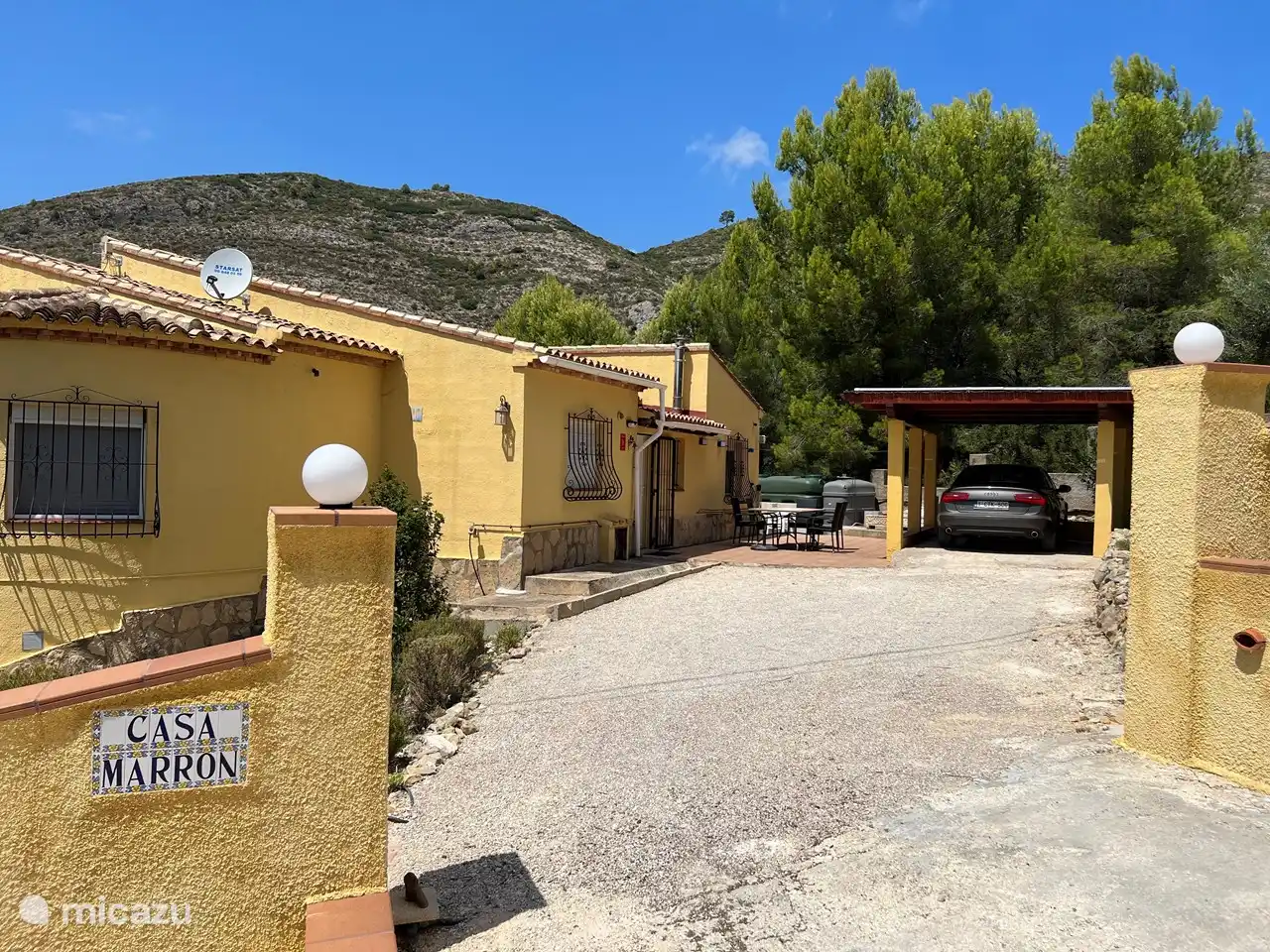 Entrance with carport