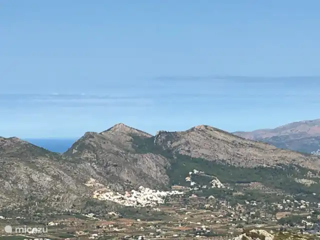 Casa Marron 2-6 personnes | Espagne, Costa Blanca, Jalón - villa Vue sur la vallée De l'autre côté de la rue à droite (les maisons les plus hautes) se trouve la maison.