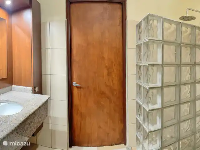 Villa Blue Bay BEACH - 3min/plage | Curaçao, Curaçao-Centre, Blue Bay - villa Salle de bain attenante à la chambre 2 ; éventuellement à partager avec la chambre 3