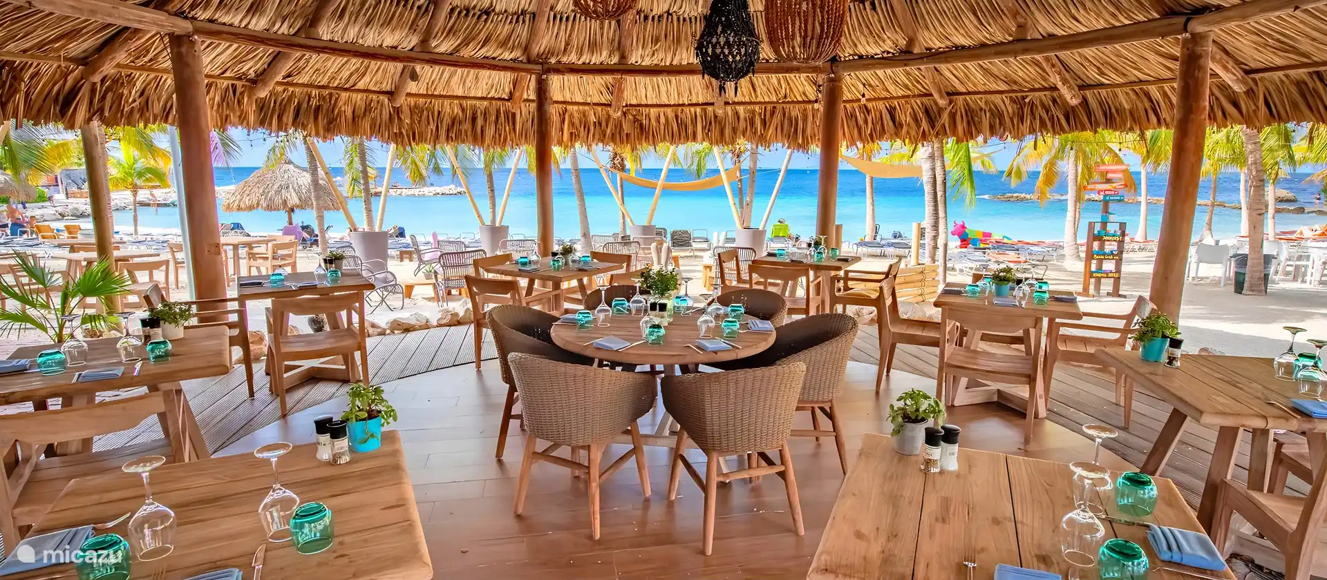 Bar/restaurant on the beach