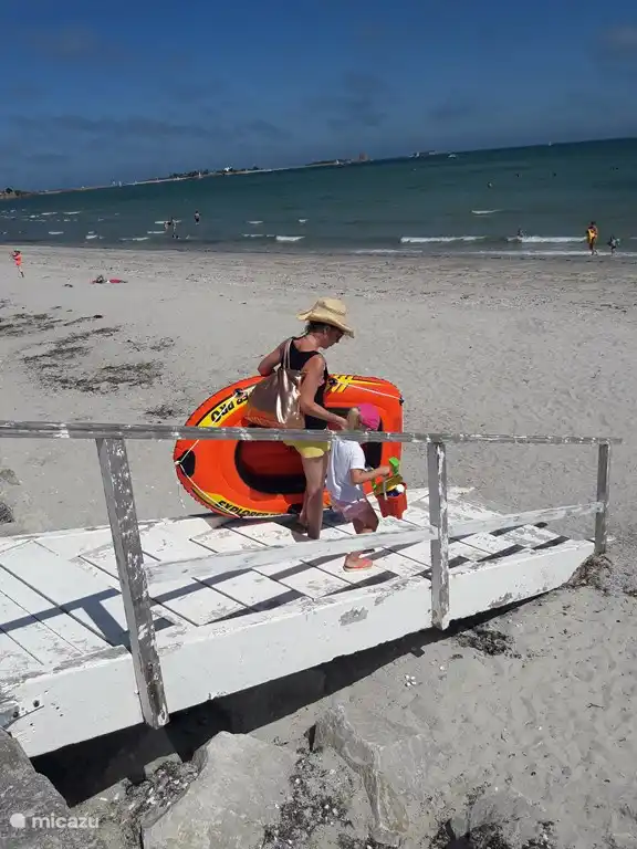 schön mit dem Boot, langsam abfallendes Meer