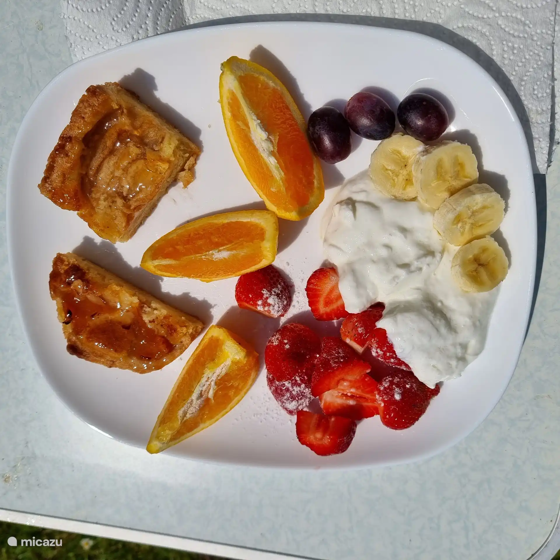 Ein schönes Frühstück machen, frische Bäckereien im Dorf 