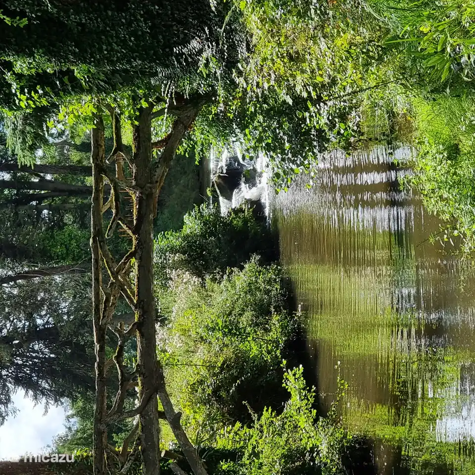 Wasserfall bei Le Vast, 3 km entfernt, schöne Wanderwege in der Natur mit schöner Aussicht.