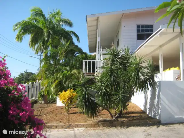 Villa tropical Bottelier en Curazao, Curazao Centro, Willemstad - apartamento Jardín con palmeras altas