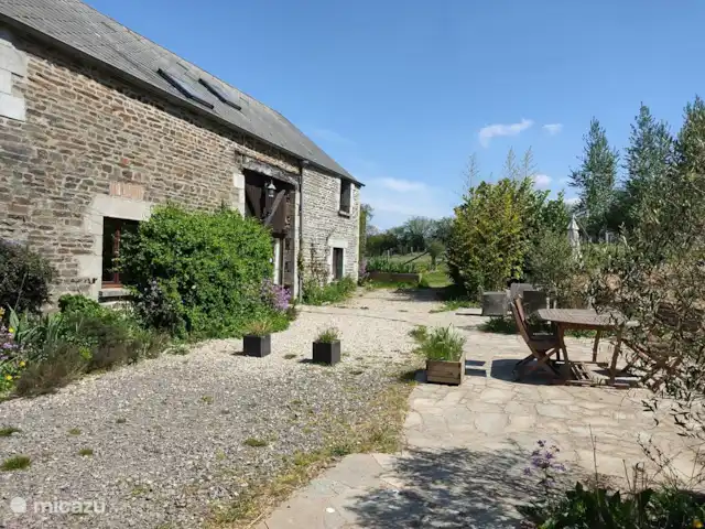 Casa rural Les Hirondelles en Francia, Orne, Rouperroux - casa vacacional Tu propia terraza