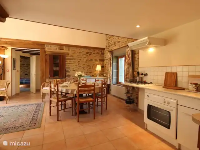 Casa rural Les Hirondelles en Francia, Orne, Rouperroux - casa vacacional Comedor y cocina