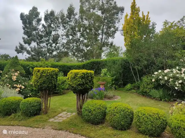 Casa rural Les Hirondelles en Francia, Orne, Rouperroux - casa vacacional Los jardines de la Mansoniere