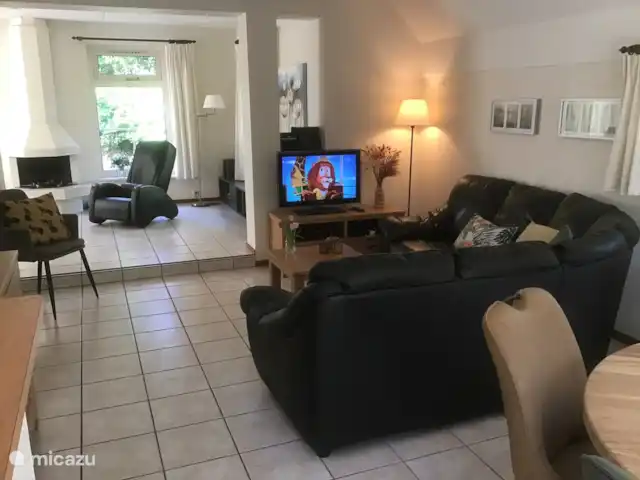 Hertenspoor 66  ‘t Wildryck Diever huren in Nederland, Drenthe, Diever - vakantiehuis zithoek met tv radio cd en dvd mogelijkheden