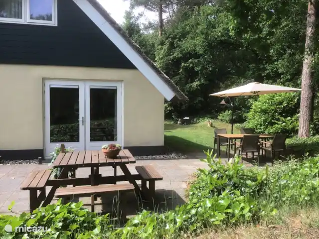 Hertenspoor 66  ‘t Wildryck Diever huren in Nederland, Drenthe, Diever - vakantiehuis picknickplek en tuinset