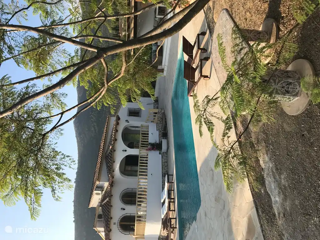 Casa Tranquila mit dem neuen Salzwasserpool und der Veranda.