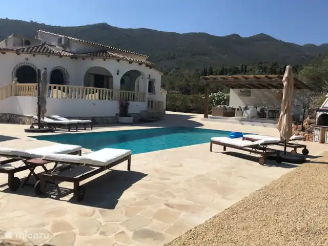 Casa Tranquila huren in Spanje, Costa Blanca, Lliber - villa Het oude zwembad is inmiddels vervangen door een splinternieuw zoutwater zwembad. Ook de veranda is een welkome toevoeging aan ons huis en bied de hele dag een fijne schaduw.