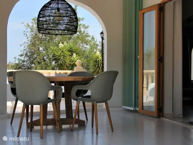 Casa Tranquila huren in Spanje, Costa Blanca, Lliber - villa De naya waarbij de glazen wand helemaal open geschoven is.