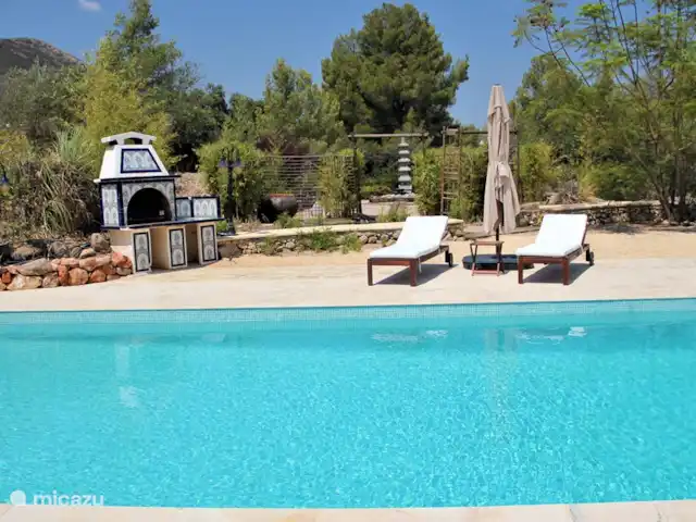 Casa Tranquila huren in Spanje, Costa Blanca, Lliber - villa In de typisch Spaanse barbecue staat nu een praktische plancha. Dit vanwege het zeer droge weer en daardoor brandgevaar door open vuur.