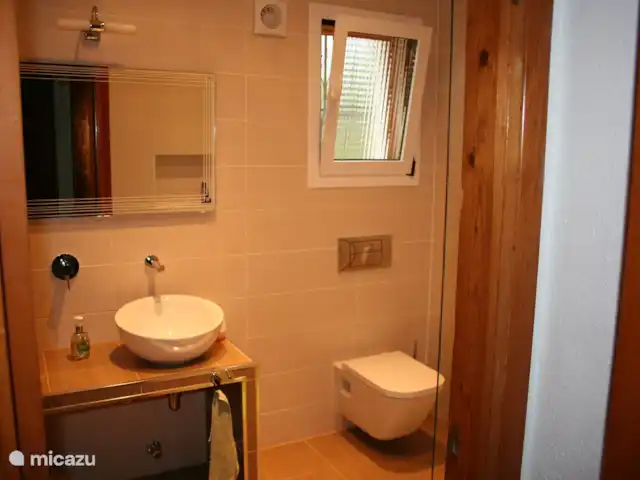 Casa Tranquila huren in Spanje, Costa Blanca, Lliber - villa Een kleine nette badkamer met inloopdouche, hangend toilet en wastafel.