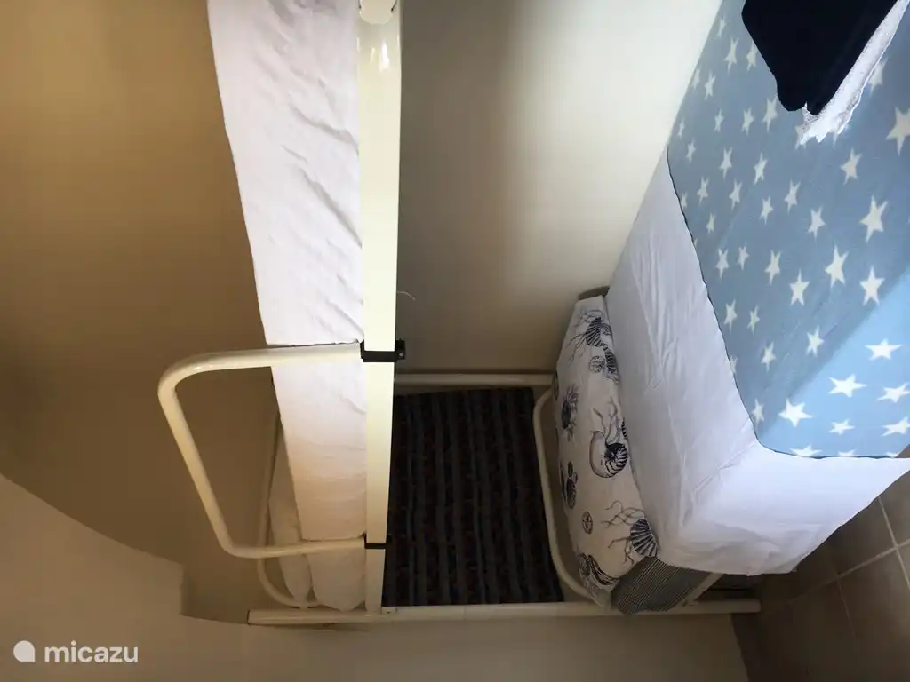 Zweites Schlafzimmer mit Etagenbett.