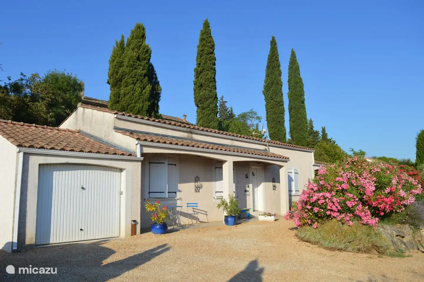 villa, Saint-Michel-d'Euzet, Gard, Frankreich - La Muraille