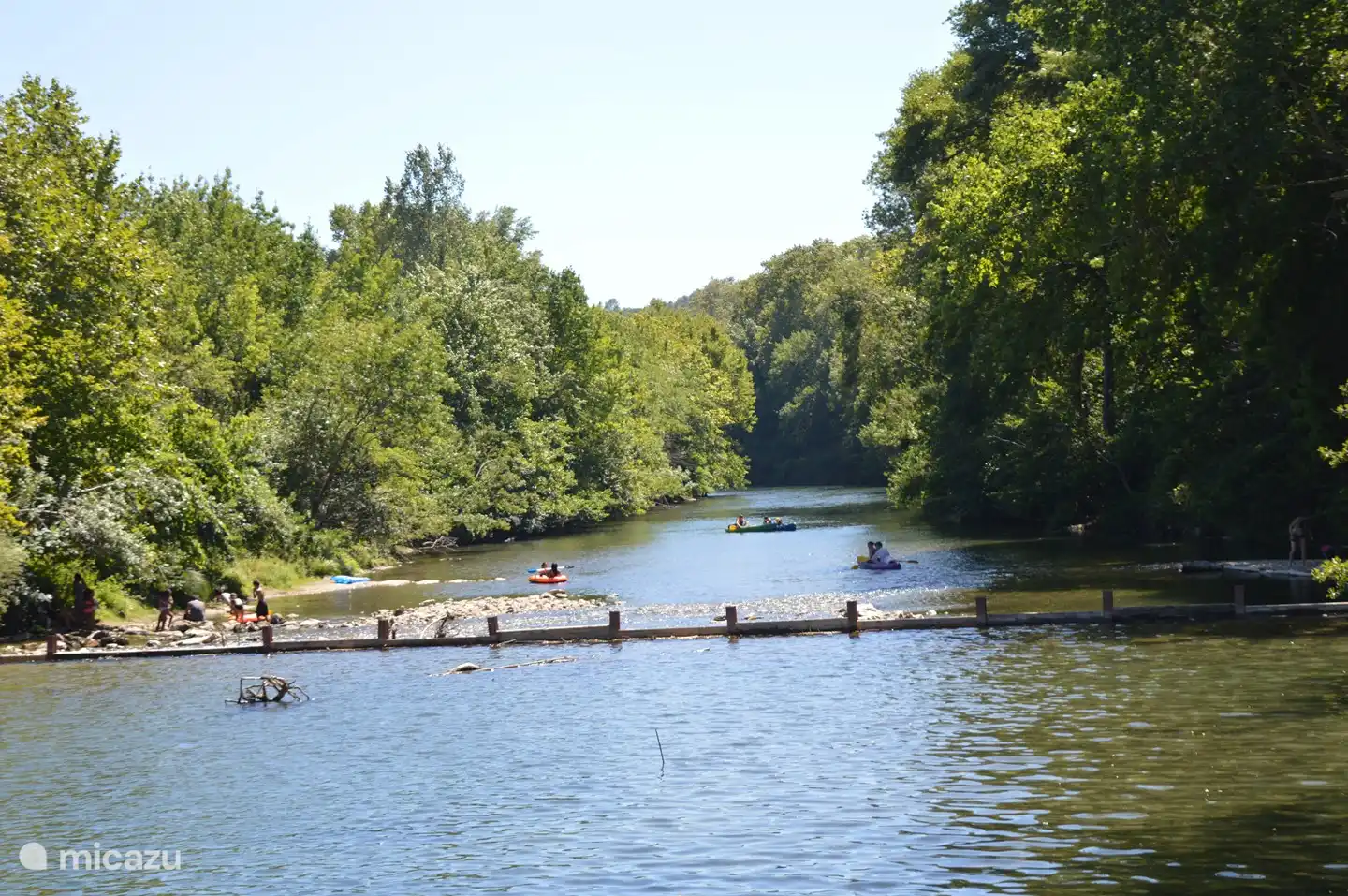 Die Cèze zu Fuß erreichbar mit Ausgangspunkt in Goudargues für Kanufahrten unterschiedlicher Entfernungen