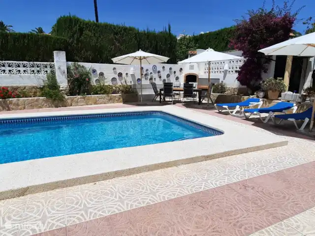 Casa Prudentia... Paradis! | Espagne, Costa Blanca, Calpe - villa Une chaise longue confortable et un parasol. Que demander de plus à une personne ?