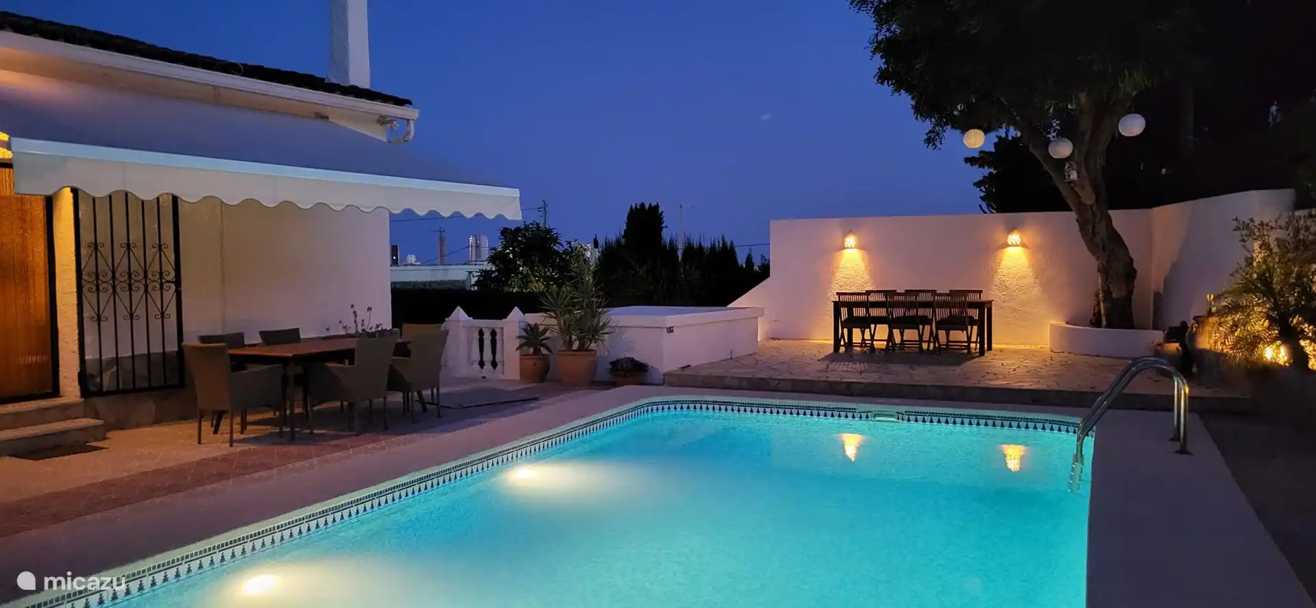 Under the tree and the stars enjoying a beautiful clear night