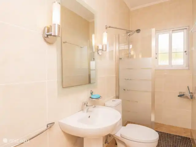 Casa Prudentia... Paradis! | Espagne, Costa Blanca, Calpe - villa salle de bain 2 avec douche, WC, lavabo et machine à laver