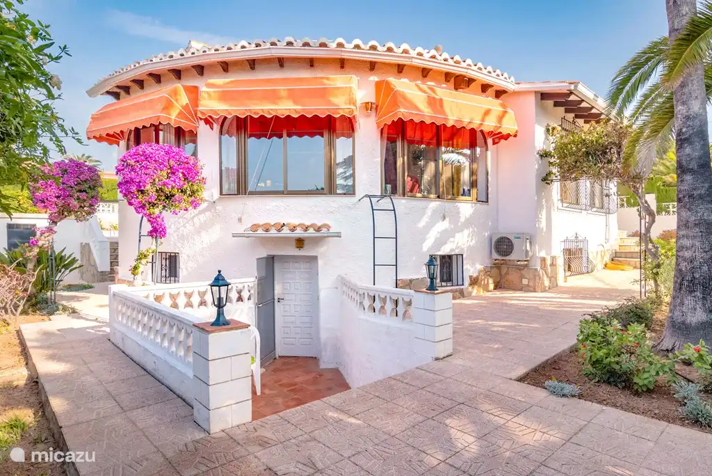 Separate entrance to the basement with private terraces