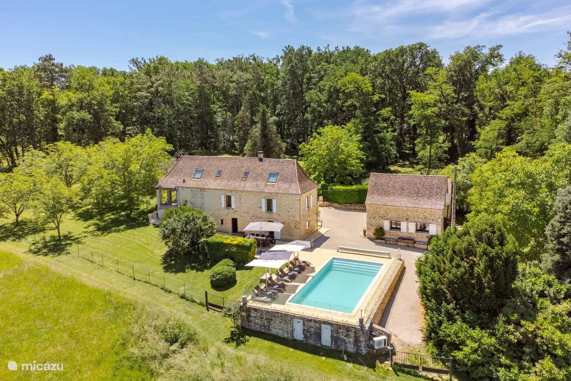 House, swimming pool and large garden