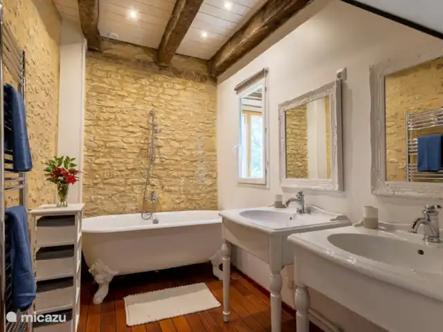 Mon Désir | France, Lot, Anglars-Nozac - manoir / château salle de bains