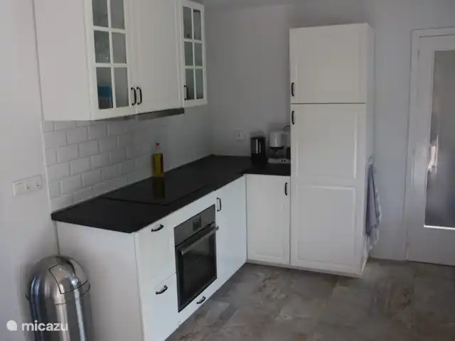 Casa Lily | Espagne, Costa Brava, Vidreres - villa La cuisine spacieuse et moderne avec lave-vaisselle, 2 réfrigérateurs/congélateurs, plaques à induction, four et micro-ondes.