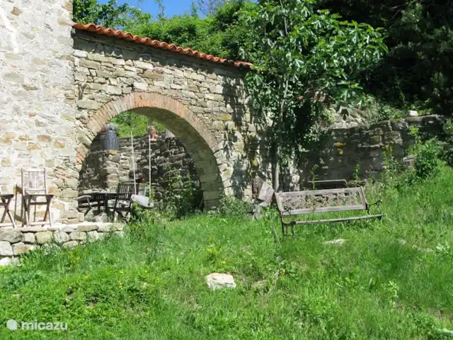 Villa Tella huren in Italië, Piëmont, Cessole - vakantiehuis Op 450 meter hoogte en omgeven door wijnvelden en hazelnoot bomen op glooiende heuvels